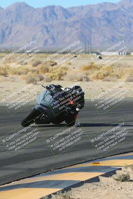 media/Jan-10-2025-CVMA Friday Practice (Fri) [[489e0da257]]/Group 4 and Trackday/Session 2 (Turn 4 Inside)/